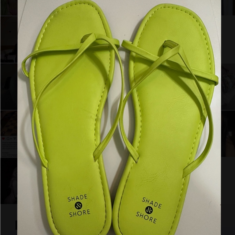 Vibrant Green Minimalist Sandals with Knot Detail